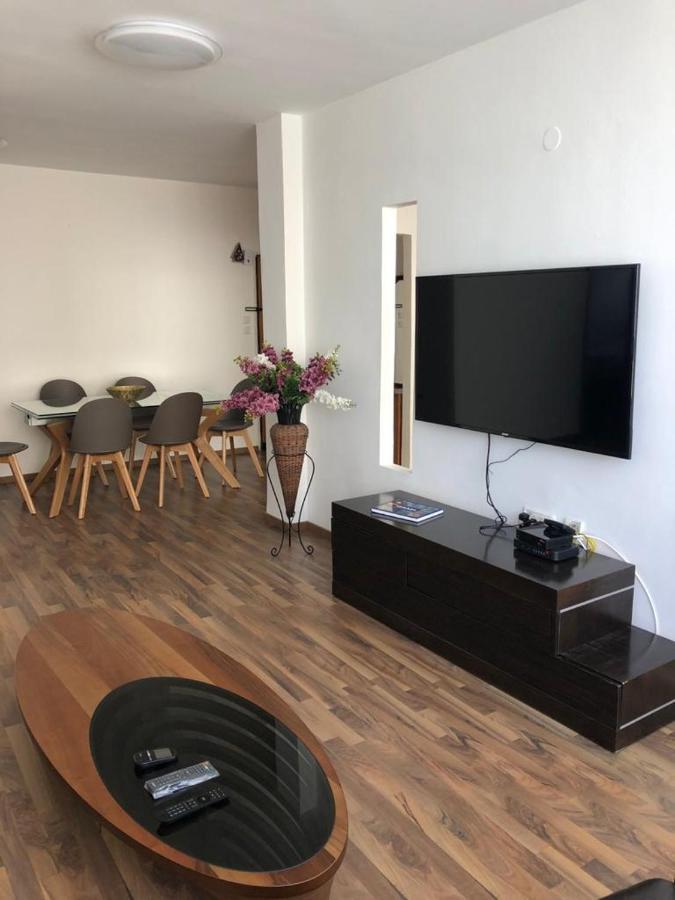 Sky Home Apartment Jabotinsky 8 Bat Yam Eksteriør billede