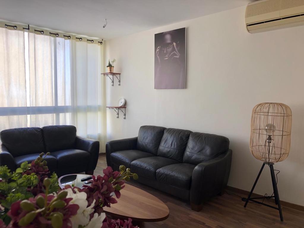 Sky Home Apartment Jabotinsky 8 Bat Yam Eksteriør billede